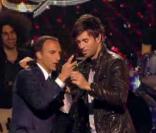 Quand Nikos se fait un kiffe et prend une photo avec Enrique Iglesias.