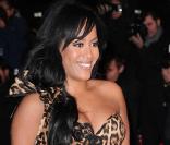 Amel Bent remet le prix du Hit de l'année à David Guetta lors de la 12e cérémonie des NRJ Music Awards le 22 janvier 2011