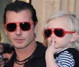 Gavin Rosssale et son petit Kingston à l'occasion de l'avant-première de  Gnomeo et Juliette , qui s'est tenue au El Capitan Theatre d'Hollywood, à Los Angeles, le 23 janvier 2011.