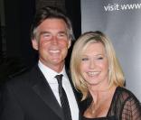 John Easterling et Olivia Newton-John lors du gala G'Day Black Tie à Hollywood le 22 janvier 2011