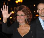 Sofia Loren et son fils Edoardo qui l'a fait grand-mère il y a quelques jours au défilé Armani