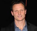 Tony Goldwyn à l'occasion de l'avant-première de  The Mechanic , qui s'est tenue à l'ArcLight Theatre de Los Angeles, le 25 janvier 2011.