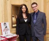 Monica Bellucci et Cyrille Vigneron à la boutique Cartier de la rue François Ier pour la dédicace de son livre, le 26 janvier 2011