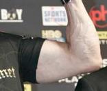 Sylvester Stallone a profité du match pour montrer ses biscotos, alias Rocky Balboa,