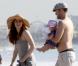 Amy Adams, son fiancé et leur fillette Aviana à la plage. Los Angeles, janvier 2011
