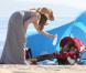 Amy Adams, son fiancé et leur fillette Aviana à la plage. Los Angeles, janvier 2011