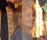 Sharon Stone dans un salon de coiffure de Beverly Hills, le 31 janvier 2011.