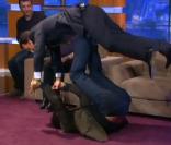 Quand Tomer Sisley fait faire l'avion à Arthur... mauvaise chute !