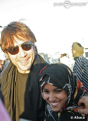 Javier Bardem dans un camp de réfugiés...