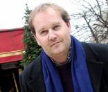 Xavier Beauvois, lors de son arrivée au Fouquet's, sur les Champs-Elysées, à Paris, pour le déjeuner des nominés des César 2011, le 5 février 2011.