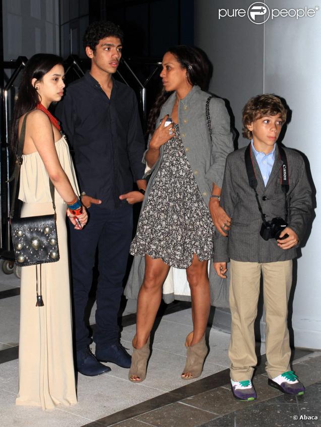 Noah Becker, fils de Boris Becker, fête son anniversaire avec sa mère Barbara Feltus, son frère Elias, sa petite-amie Rafaela, et Lenny Kravitz, à Miami le 18 janvier 2011