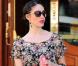 Emmy Rossum était tout simplement parfaite dans une robe fleurie mise en valeur par une cascade d'accessoires. 