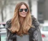 Elle Macpherson a fait l\'unanimité avec un look gris souris.<br />