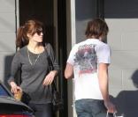 Mandy Moore déjeune avec son époux Ryan Adams, fin janvier 2011, à Los Angeles.