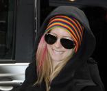 Avril Lavigne et son petit ami Brody Jenner arrivent à leur hôtel de Londres, dimanche 13 février.