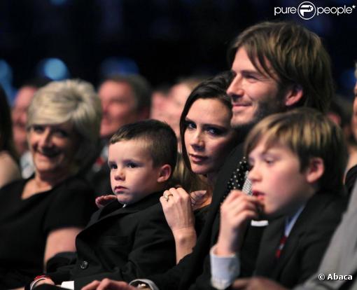 David et Victoria Beckham en décembre 2010 à Los Angeles avec leurs enfants