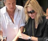 Kate Moss et Mario Testino à leur arrivée au Brésil le 13 février 2011