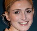 Julie Gayet à la remise du 4e Prix Toscan du Plantier, à Paris, le 21 février 2011