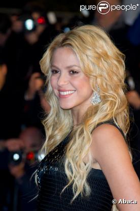 Shakira sur le tapis rouge de la cérémonie des NRJ Music Awards 2011, le samedi 22 janvier 2011, à Cannes.