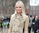 Kate Bosworth s'impose avec un total look Burberry. 
