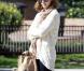 Jessica Alba, son mari Cash Warren et leur fille Honor, se détendent dans un parc de Beverly Hills le 20 février 2011