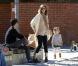 Jessica Alba, son mari Cash Warren et leur fille Honor, se détendent dans un parc de Beverly Hills le 20 février 2011