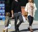 Jessica Alba, son mari Cash Warren et leur fille Honor, se détendent dans un parc de Beverly Hills le 20 février 2011
