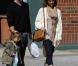 Jessica Alba, son mari Cash Warren et leur fille Honor, se détendent dans un parc de Beverly Hills le 20 février 2011
