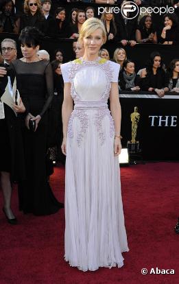 http://static1.purepeople.com/articles/2/74/91/2/@/568729-cate-blanchett-lors-de-son-arrivee-a-0x414-3.jpg