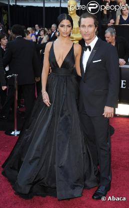 http://static1.purepeople.com/articles/2/74/91/2/@/568742-camilla-alves-et-matthew-mcconaughey-0x414-3.jpg