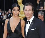 Camila Alves et Matthew McConaughey à la 83ème cérémonie des Oscars à Los Angeles, le 27 février 2011.<br />