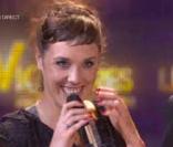 Zaz reçoit la Victoire de la Chanson originale de l'année, remise par le public via les votes téléphone-SMS, pour le titre  Je veux , lors de la seconde moitié des Victoires de la Musique 2011, mardi 1er mars sur France 2.