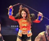 Britney Spears se produit sur la scène de Bercy à Paris, le 5 juillet, dans le cadre de son  Circus Tour .