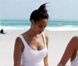 Leona Lewis et une amie à Miami, le 3 mars 2011.