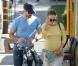Natalie Portman, enceinte, et son fiancée Benjamin Millepied, vont déjeuner à West Hollywood, à Los Angeles, le 28 février 2011.