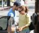 Natalie Portman, enceinte, et son fiancée Benjamin Millepied, vont déjeuner à West Hollywood, à Los Angeles, le 28 février 2011.
