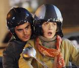 Michelle Pfeiffer et Zac Efron sur le tournage de <em>New Year\'s Eve</em>, à Los Angeles, le 24 février 2011.