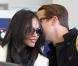 Zoe Saldana et son fiancé Keith Britton, à l'aéroport de Los Angeles, le 5 mars 2011.