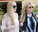 Lindsay Lohan et sa mère Dina se rendent au cabinet d'avocat, à Los Angeles, le 24 février 2011