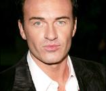 Julian McMahon, irrésistible et en plus il rend les femmes plus belles !  