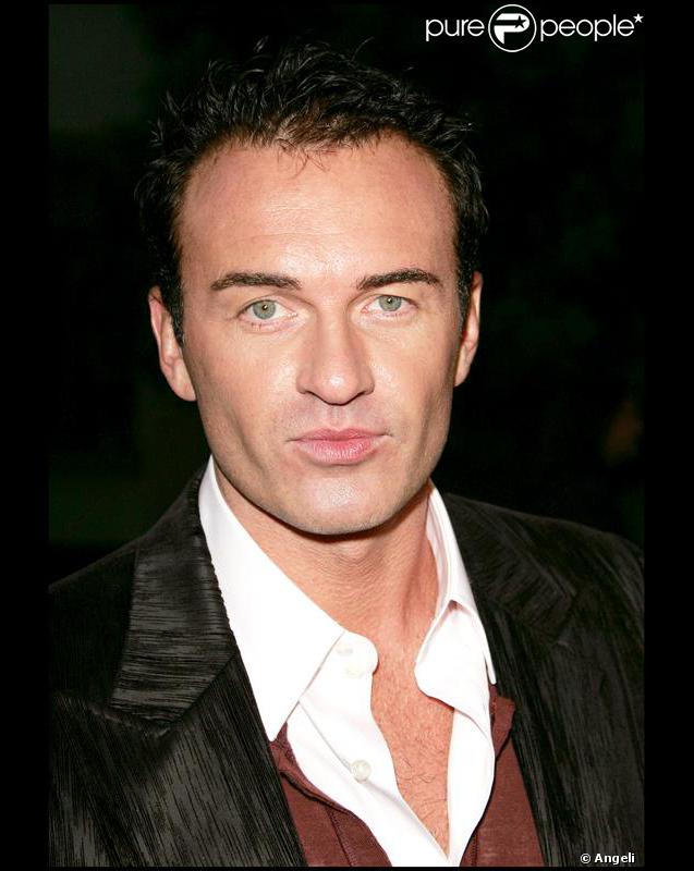 Julian McMahon, irrésistible et en plus il rend les femmes plus belles !  