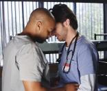 Zach Braff (J.D) et son acolyte (Turk) dans Scrubs. Un duo qui manque à la télé.  