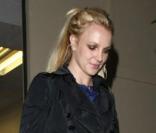 Britney Spears le 23 février 2011. Elle se sert des réseaux sociaux pour témoigner de son soutien, et chantera dans la chanson humanitaire de Simon Cowell 