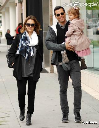Jessica Alba, Cash Warren et Honor à Beverly Hills, le 19 mars 2011.