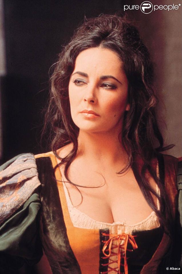 Elizabeth Taylor dans certains de ses rôles les plus célèbres, laisse une trace indélébile dans le coeur de tous ses fans. 