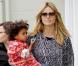 Heidi Klum et sa mère, promènent ses enfants, Leni, Lou, Henry, Johan à Los Angeles le 26 mars 2011