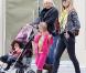 Heidi Klum et sa mère, promènent ses enfants, Leni, Lou, Henry, Johan à Los Angeles le 26 mars 2011