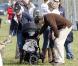 Le 26 mars 2011, à Gatcombe, fief du clan de la princesse Anne, la petite Savannah, fille de Peter et Autumn Phillips et arrière-petite-fille de la reine, faisait sa première sortie, à 3 mois.