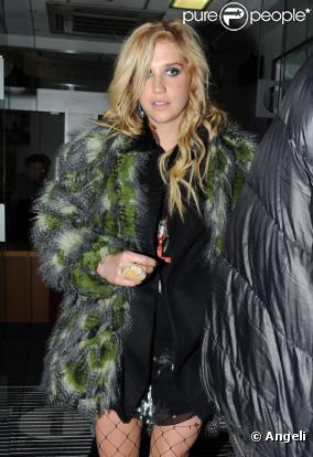 Kesha arrive aux Studios de la BBC Radio 1, à Londres, en décembre 2010.