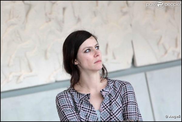 Anna Mouglalis visite Athènes, où elle est pour quelques jours en tant que marraine du Festival du Film Francophone en Grèce. Ici au musée de l'Acropole le 2 avril 2011.